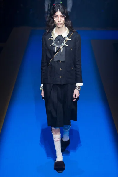 Look 49